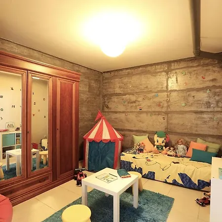 別荘 Funfactory House